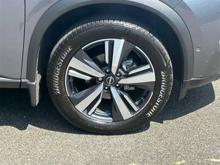 2023 Nissan Rogue SL photo 1