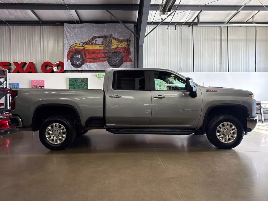 2024 Chevrolet Silverado 2500HD LT photo 1