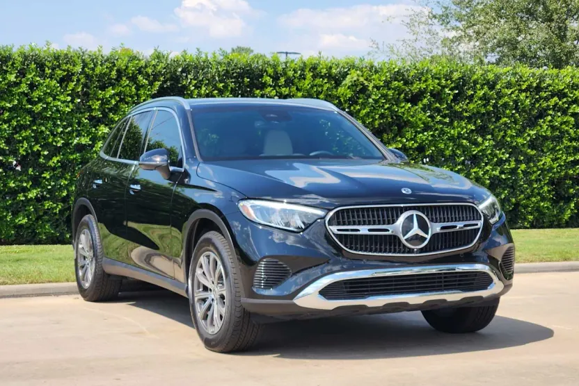 2025 Mercedes Benz GLC 300 photo 1