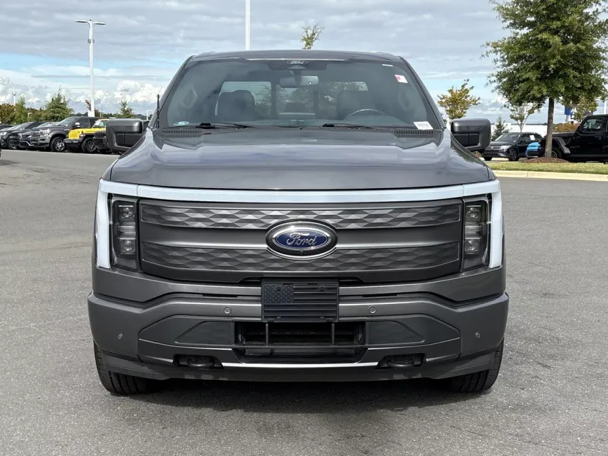 2022 Ford F-150 Lightning Lariat photo 1