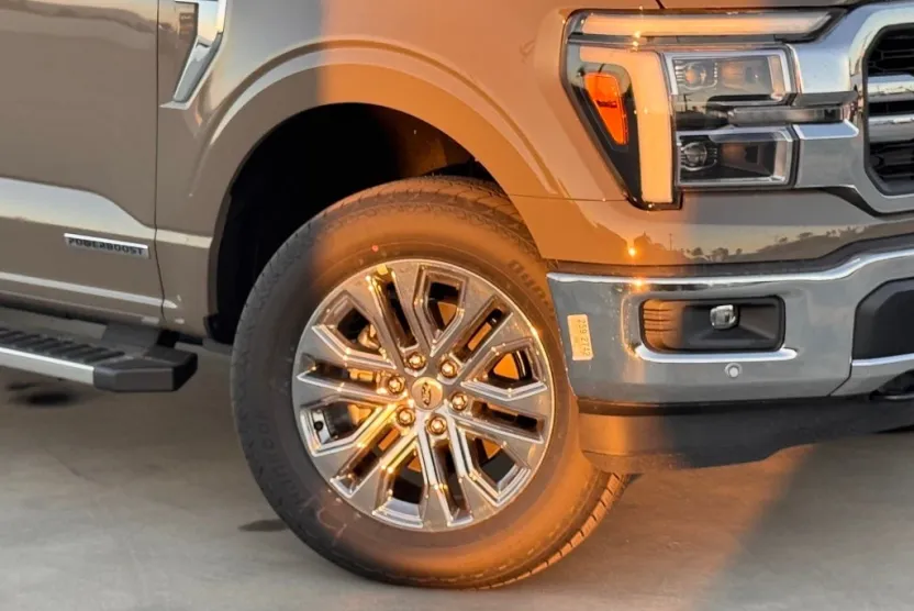 2025 Ford F-150 Lariat photo 1