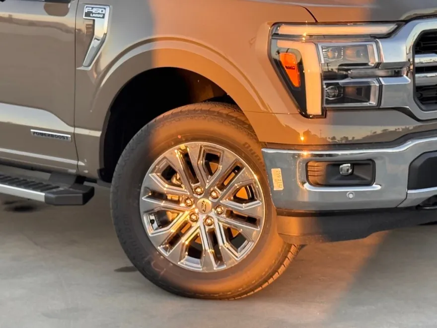 2025 Ford F-150 Lariat photo 1