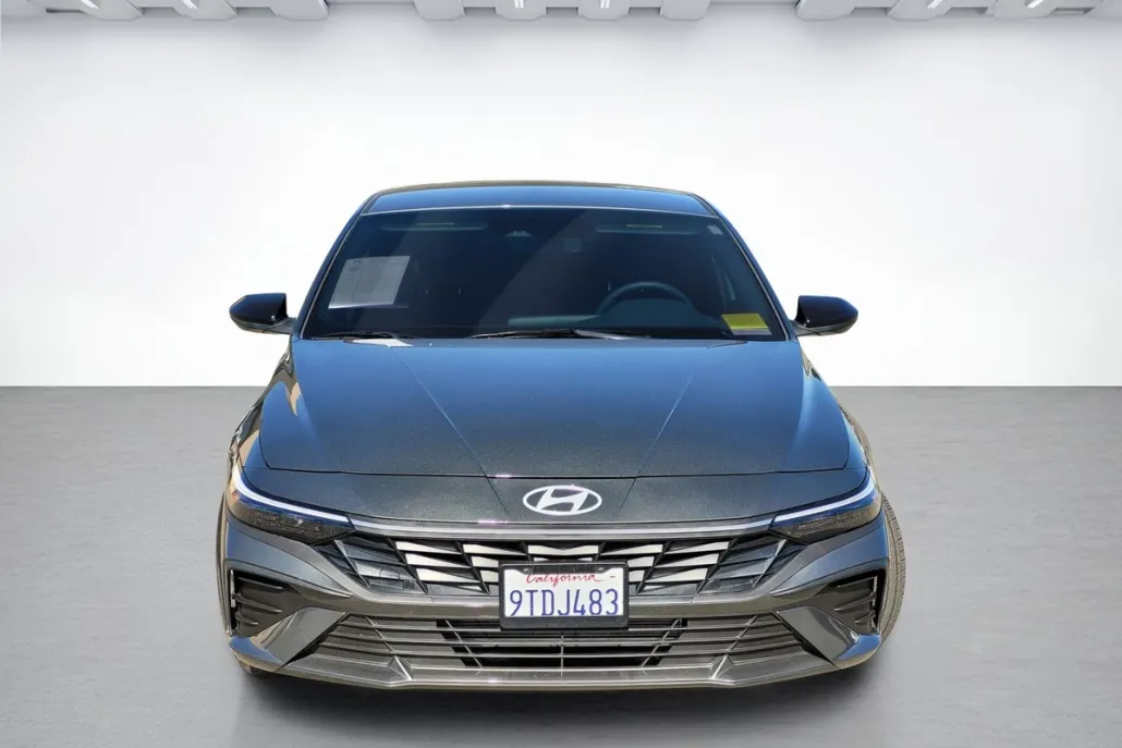 2025 Hyundai Elantra SEL Sport photo 1