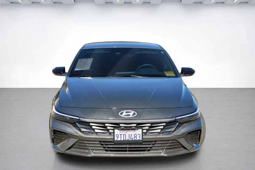 2025 Hyundai Elantra SEL Sport photo 1