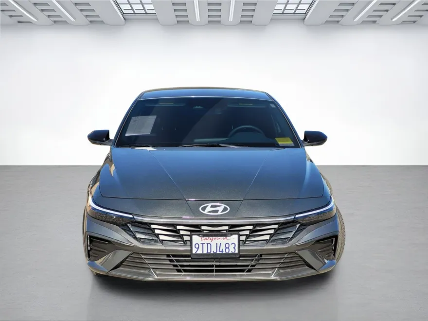 2025 Hyundai Elantra SEL Sport photo 1