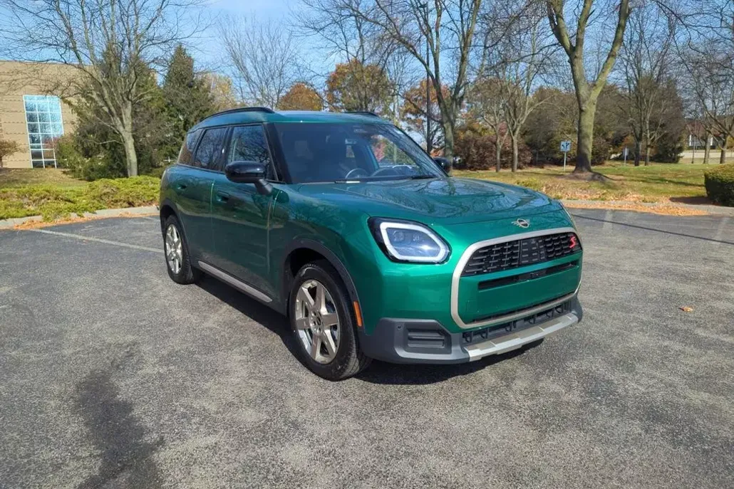 2025 Mini Countryman Iconic photo 1