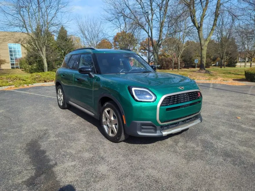 2025 Mini Countryman Iconic photo 1