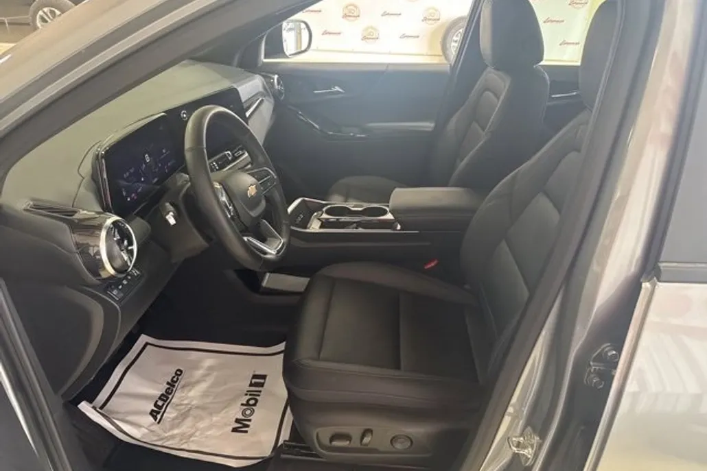 2025 Chevrolet Equinox LT photo 1