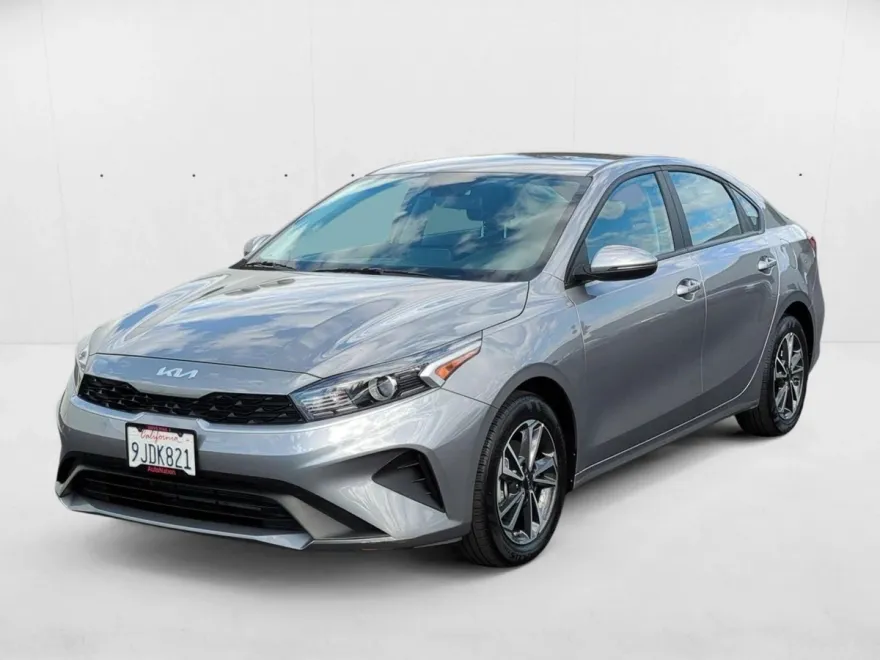 2023 Kia Forte LXS photo 1