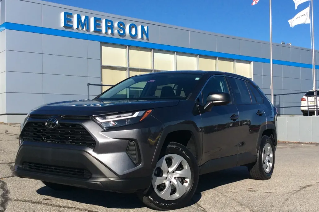 2023 Toyota RAV4 LE photo 1