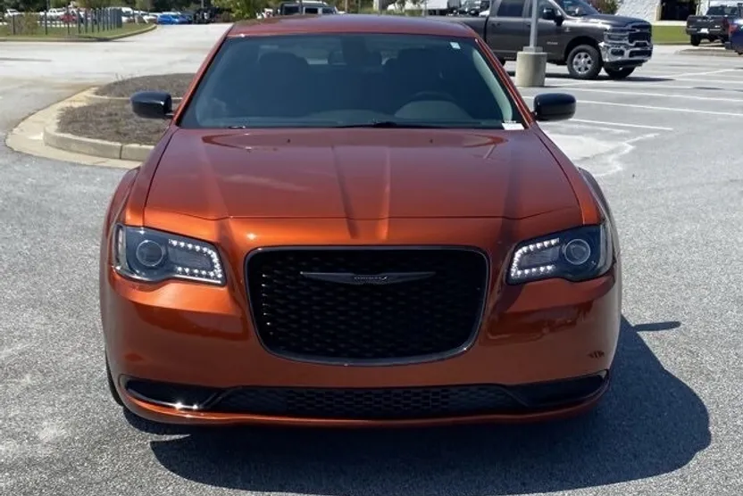 2021 Chrysler 300 Touring photo 1
