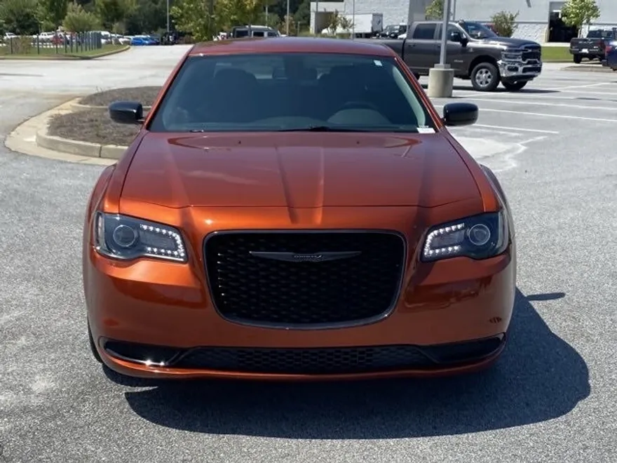 2021 Chrysler 300 Touring photo 1