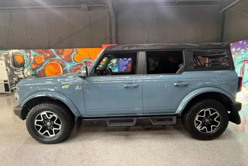 2023 Ford Bronco Outer Banks photo 1