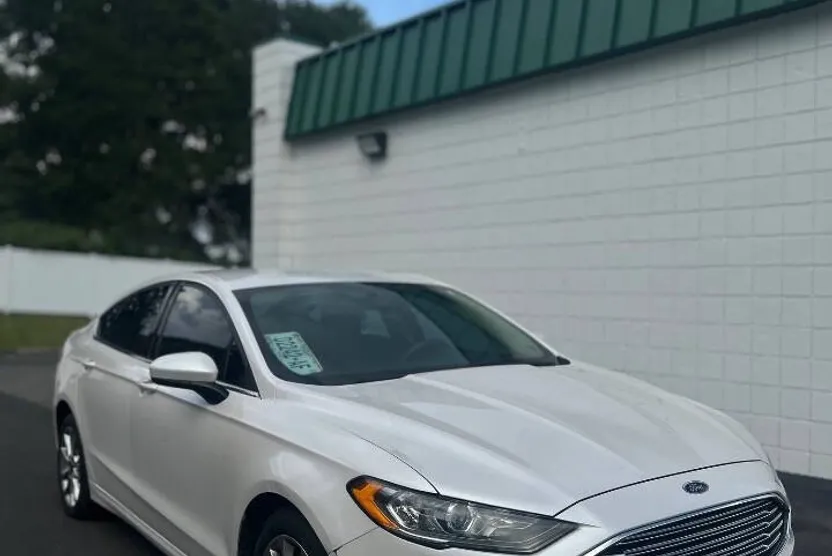 2017 Ford Fusion SE photo 1