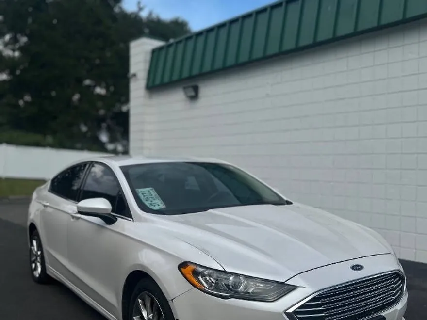 2017 Ford Fusion SE photo 1