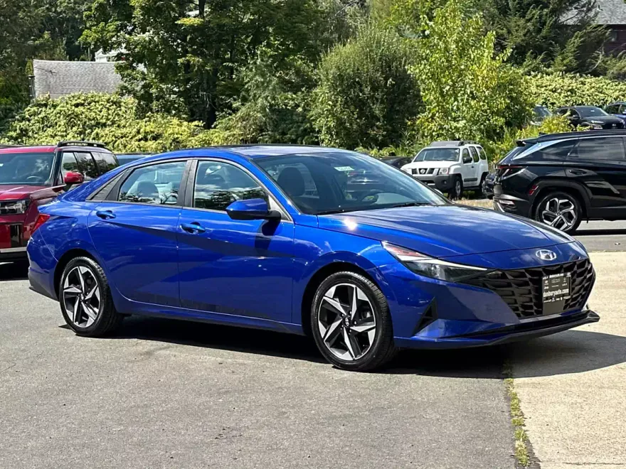2023 Hyundai Elantra SEL Convenience photo 1