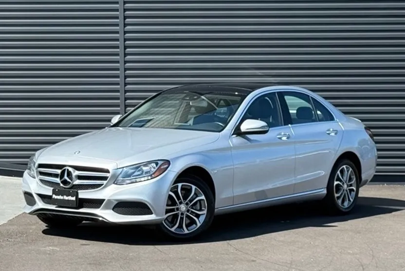 2016 Mercedes Benz C 300 4MATIC Sedan photo 1