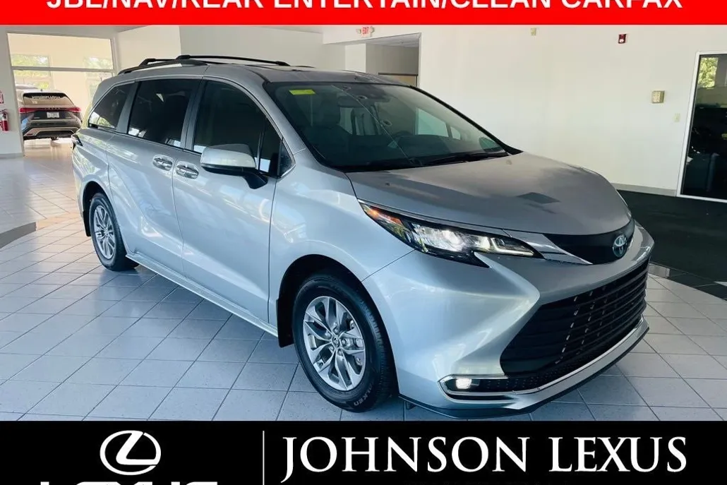 2024 Toyota Sienna XLE photo 1