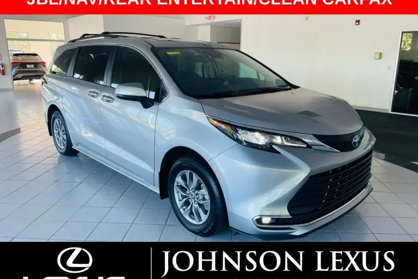 2024 Toyota Sienna XLE photo 1