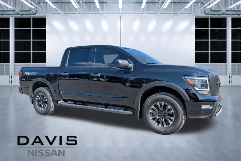 2024 Nissan Titan PRO-4X photo 1