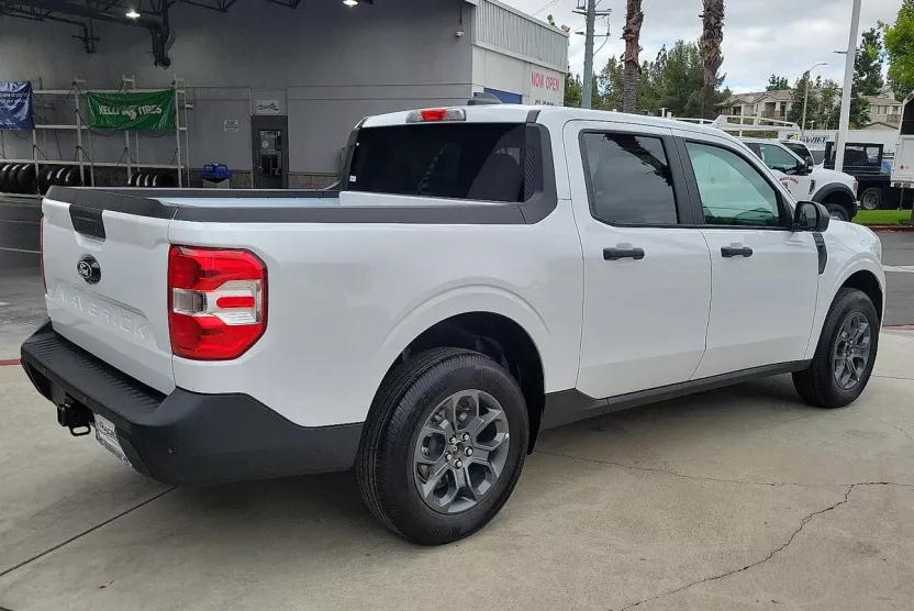 2025 Ford Maverick XLT photo 1