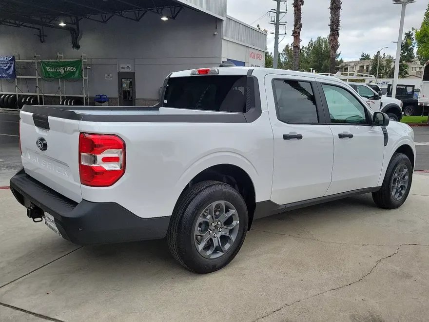 2025 Ford Maverick XLT photo 1