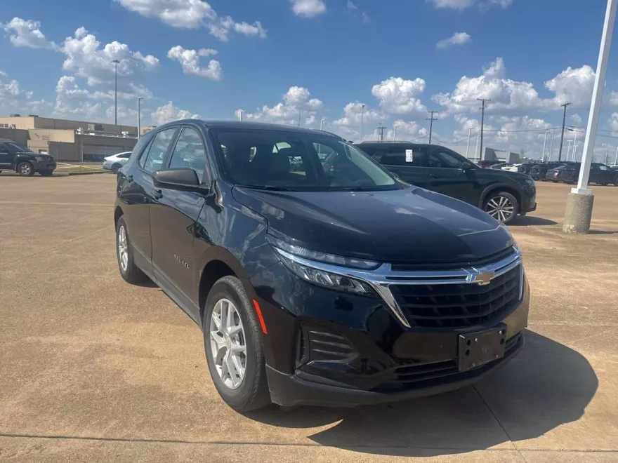 2024 Chevrolet Equinox LS photo 1