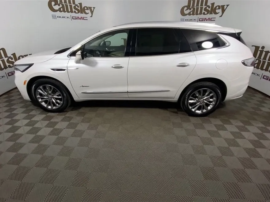 2023 Buick Enclave Avenir photo 1