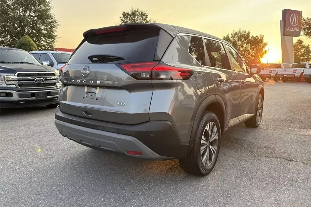 2022 Nissan Rogue SV photo 1