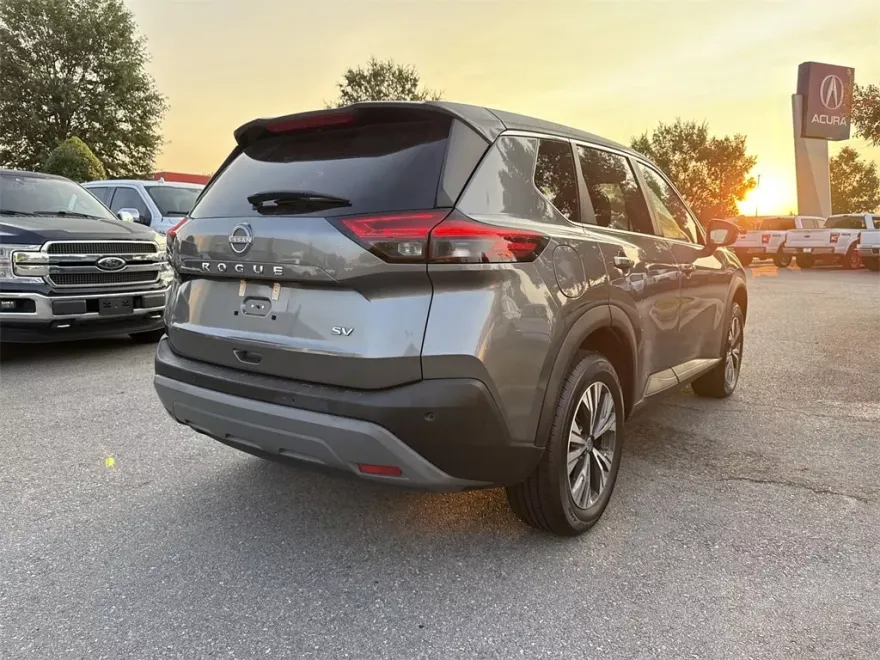 2022 Nissan Rogue SV photo 1