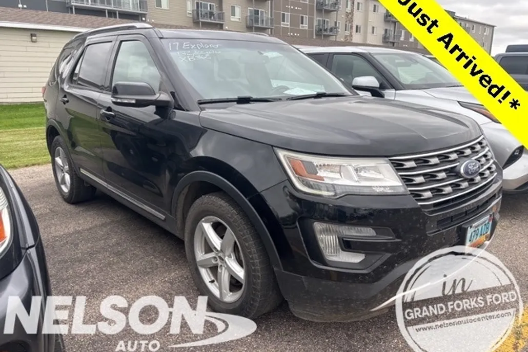 2017 Ford Explorer XLT photo 1