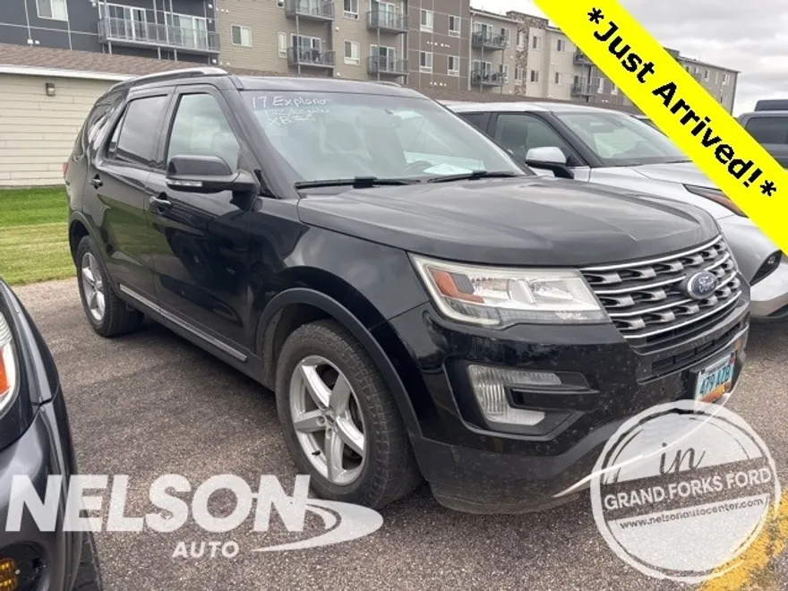 2017 Ford Explorer XLT photo 1