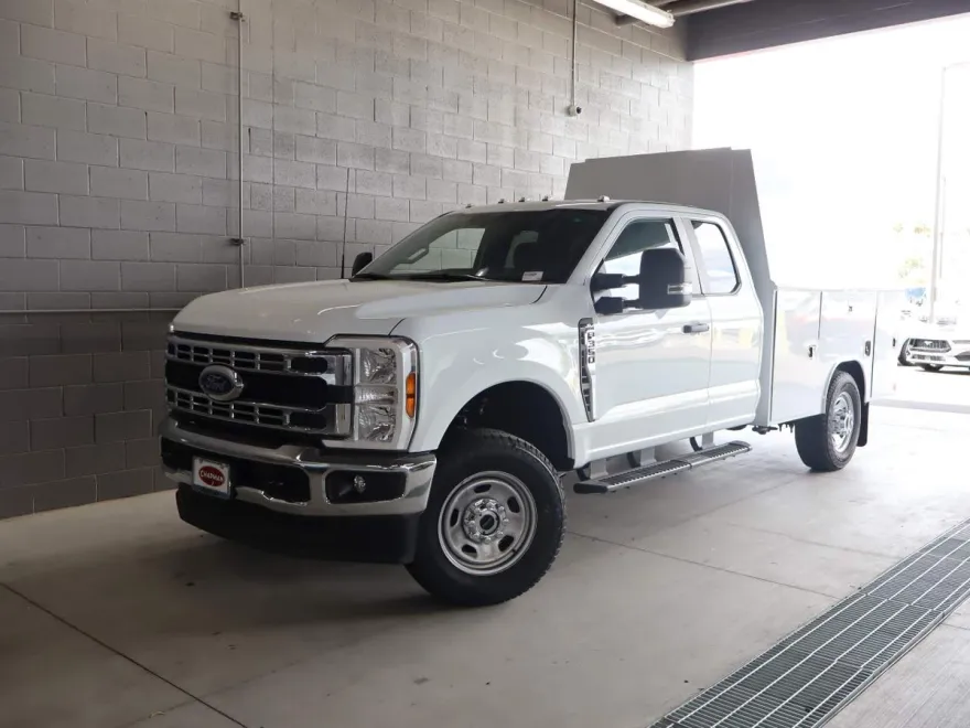 2025 Ford F-350 XL photo 1