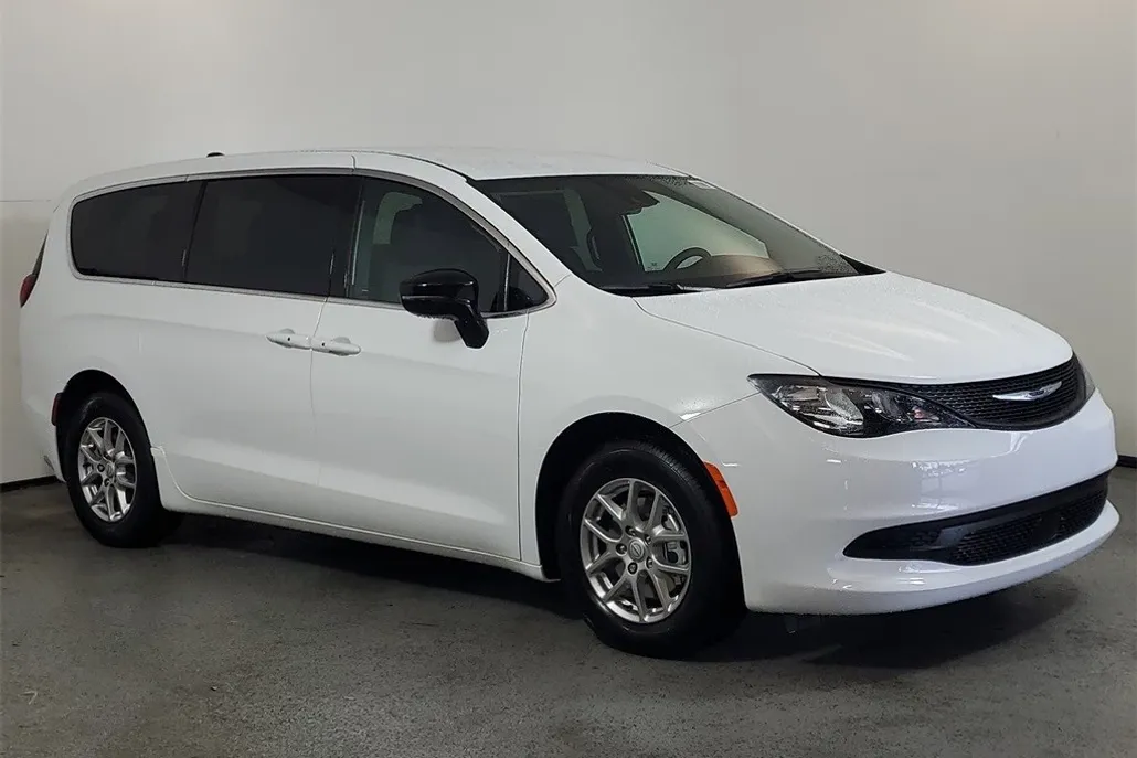 2026 Chrysler Voyager LX photo 1