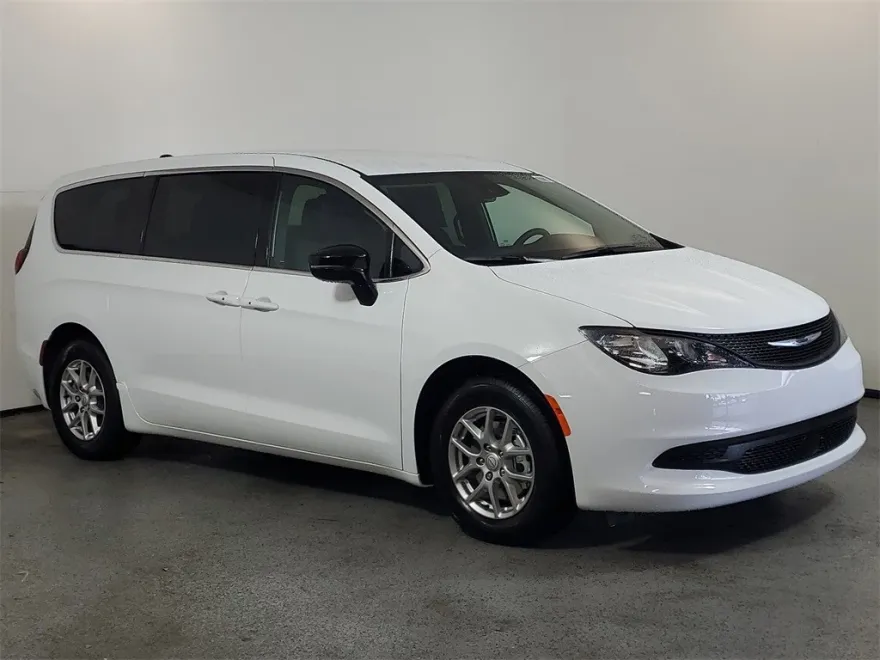 2026 Chrysler Voyager LX photo 1