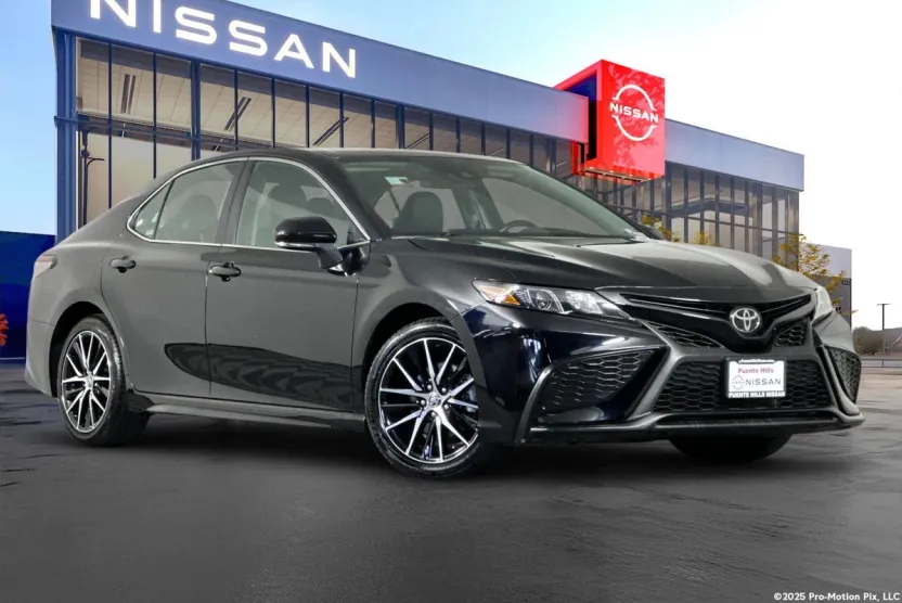 2024 Toyota Camry SE photo 1