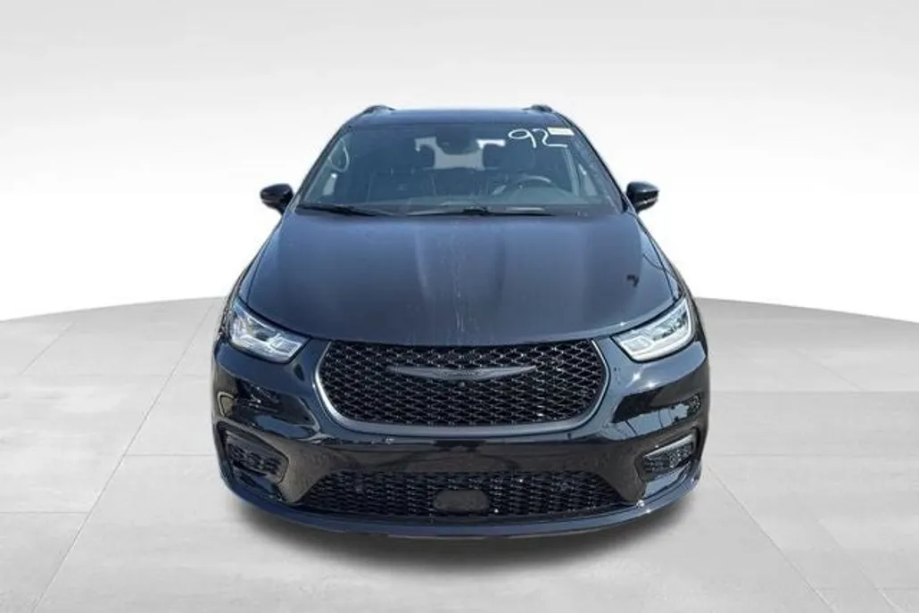 2026 Chrysler Pacifica Limited photo 1