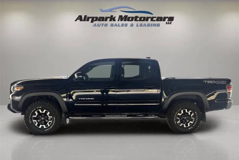 2023 Toyota Tacoma TRD Off-Road photo 1