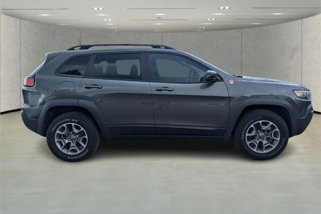 2022 Jeep Cherokee Trailhawk photo 1