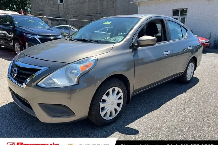2016 Nissan Versa 1.6 SV photo 1