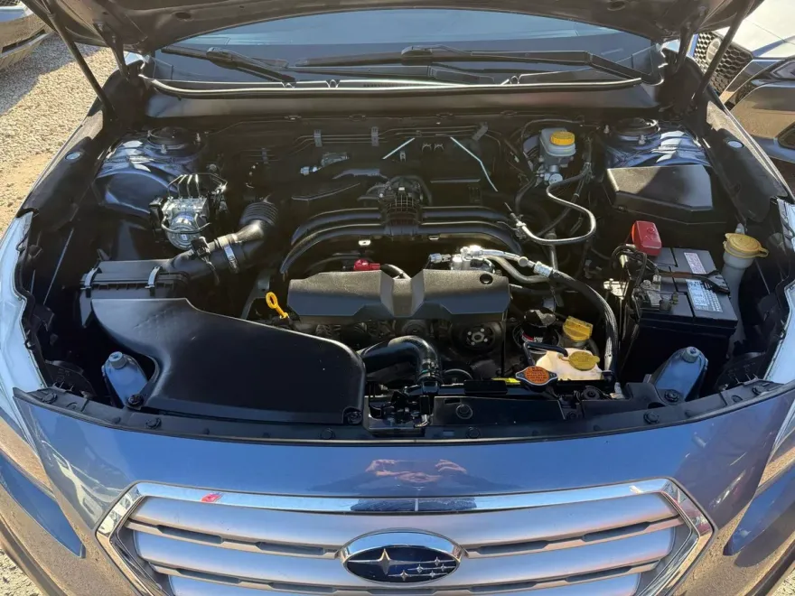 2016 Subaru Outback Limited photo 2