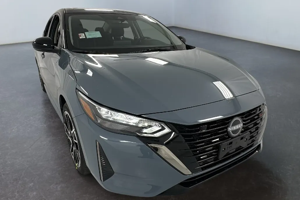 2025 Nissan Sentra SR photo 1