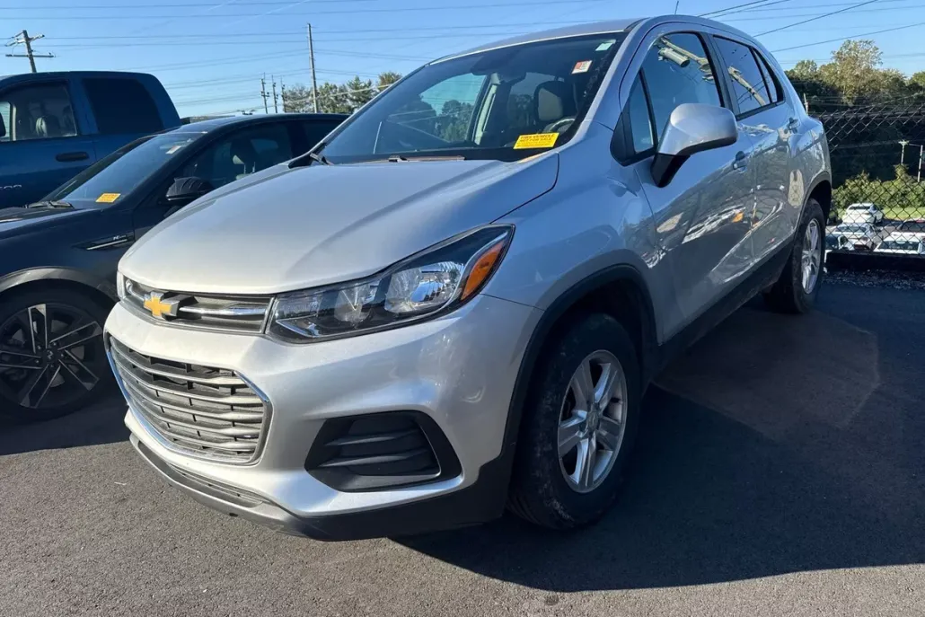 2020 Chevrolet Trax LS photo 1