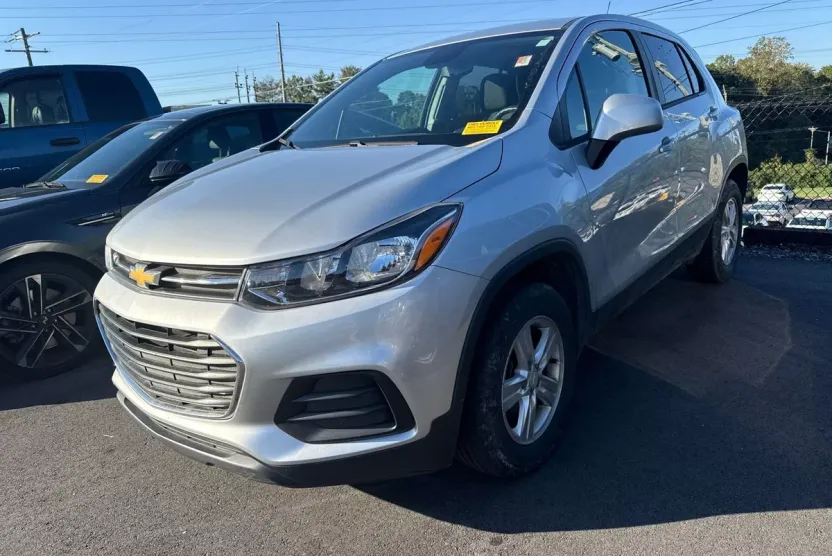 2020 Chevrolet Trax LS photo 1