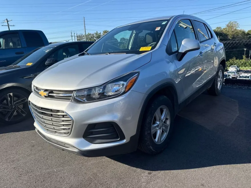 2020 Chevrolet Trax LS photo 1