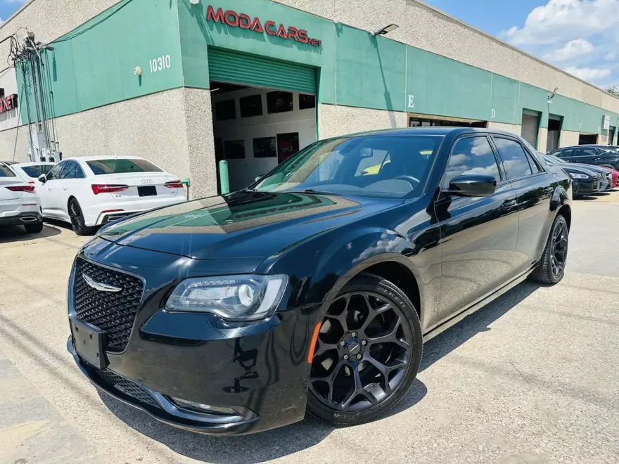 2019 Chrysler 300 LX photo 1