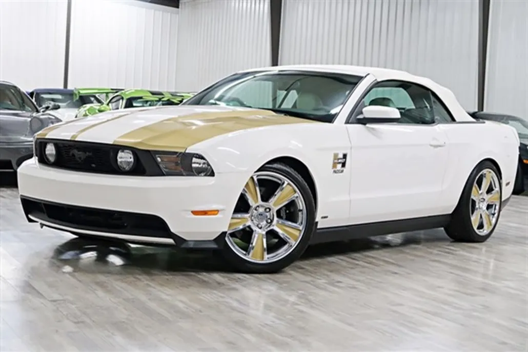 2010 Ford Mustang photo 1