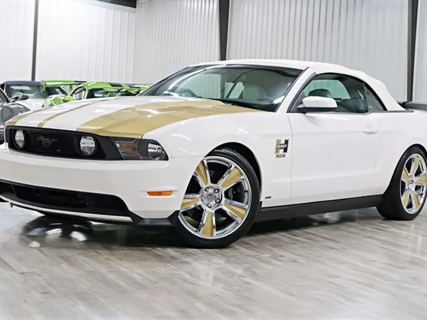 2010 Ford Mustang photo 1