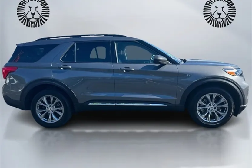 2022 Ford Explorer XLT photo 1