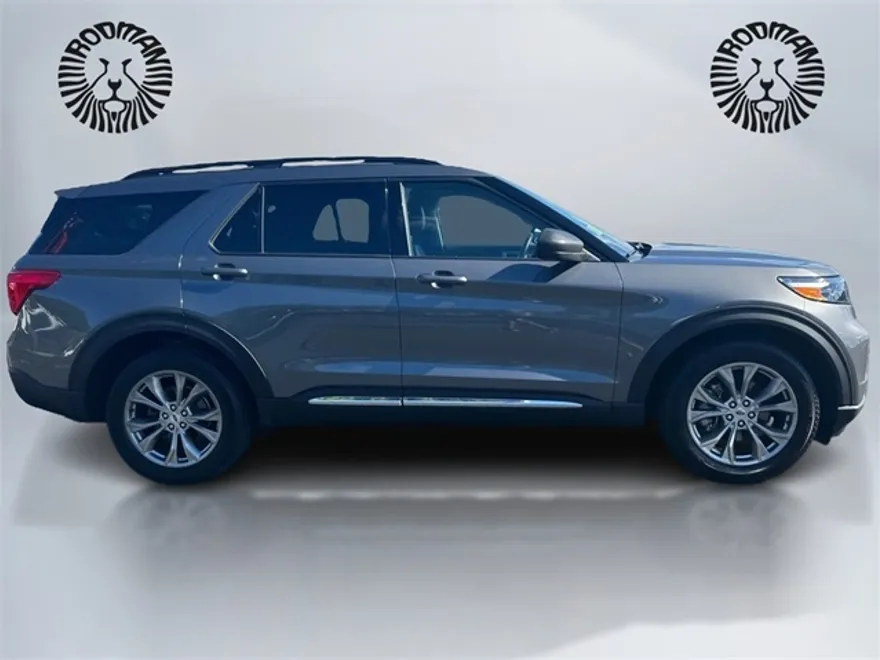 2022 Ford Explorer XLT photo 1